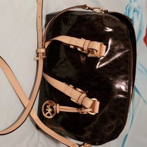 Michael Kors Bags - Like Brand New Michael Kors purse Michael Kors Bags - Like Brand New Michael Kors purse